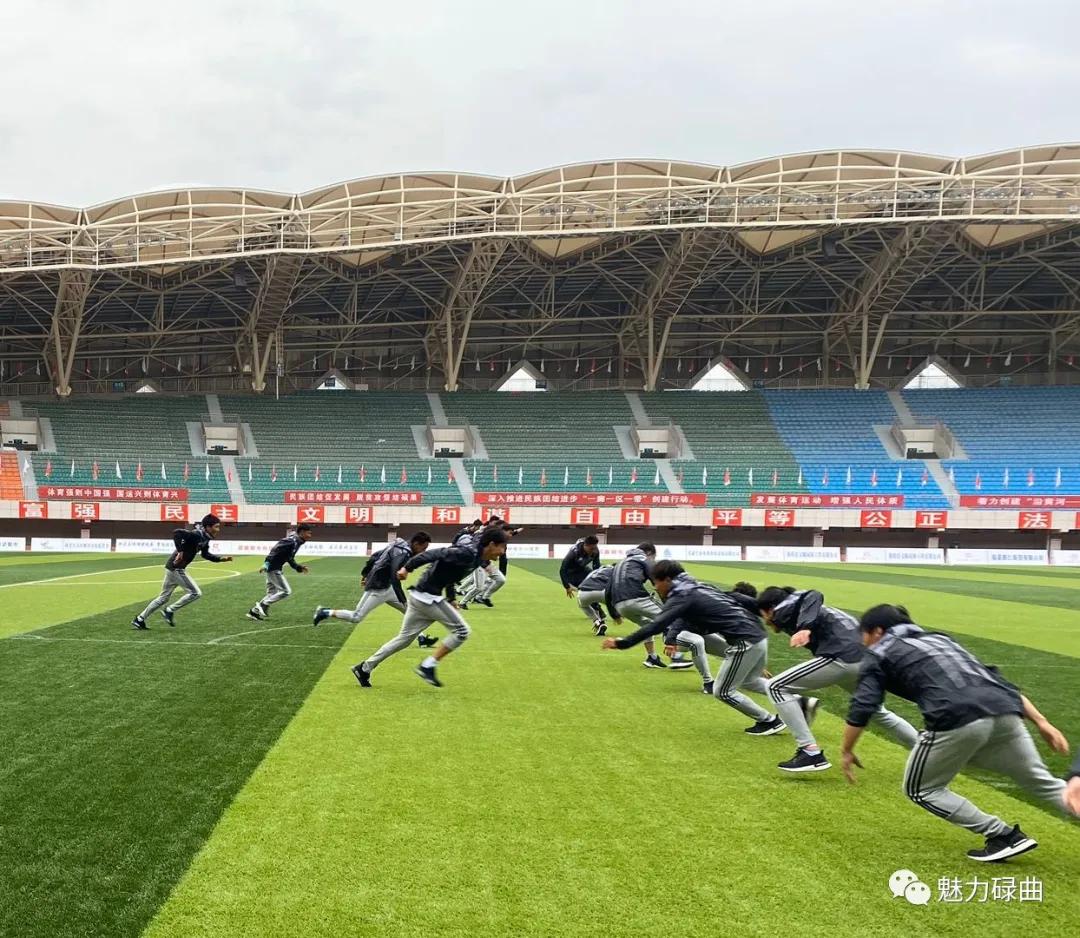 碌曲县足球队征战第二届“牡丹杯”足球邀请赛