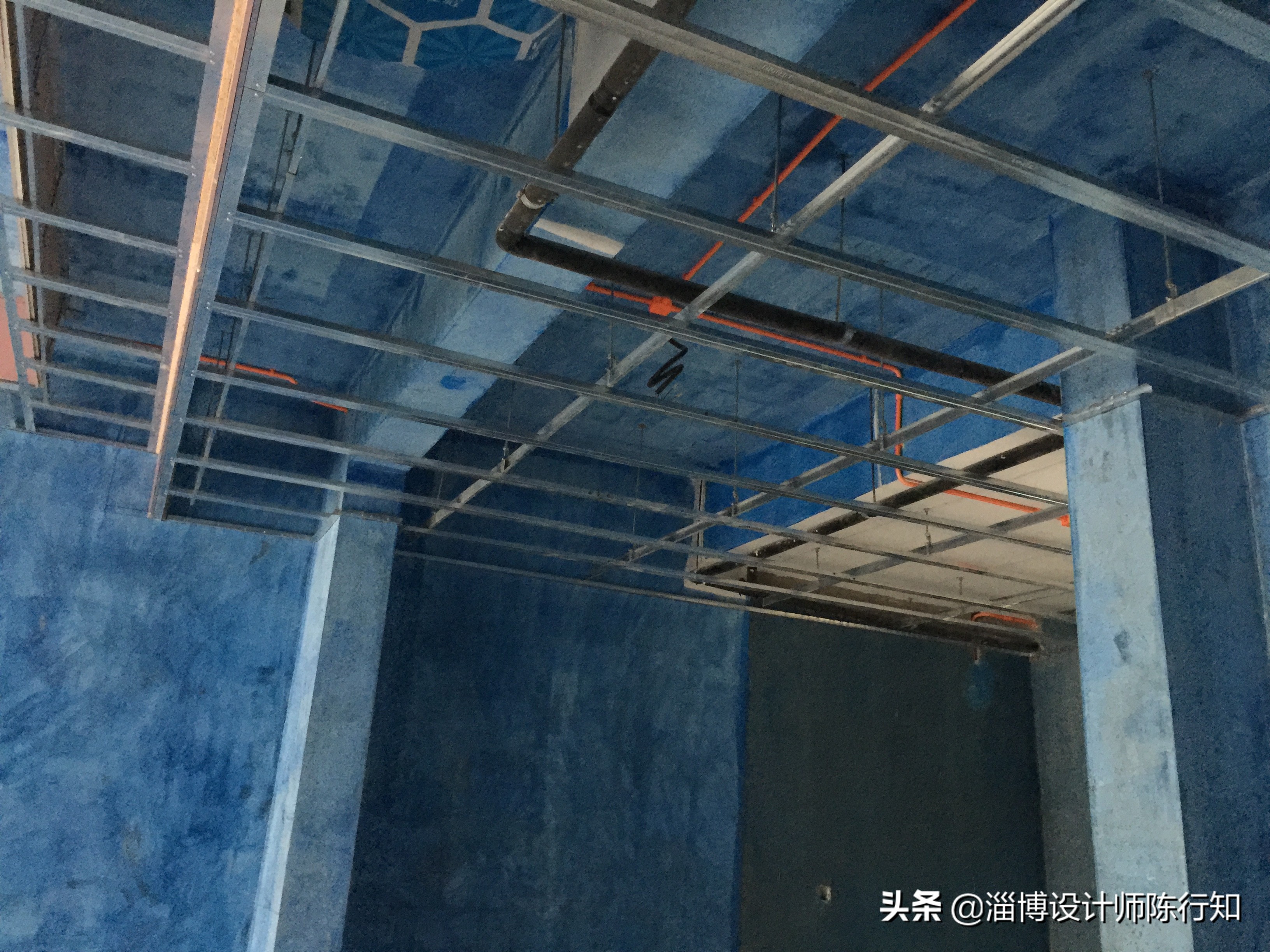 木龙骨与轻钢龙骨哪个更容易开裂,轻钢龙骨关注事项