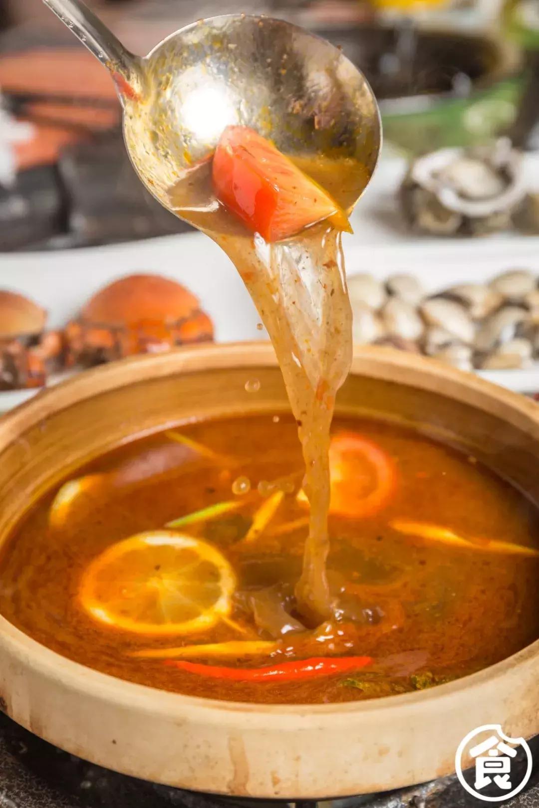 桥东爆出一锅「豪华花胶鸡」排队也要吃！还藏着一个海鲜市集