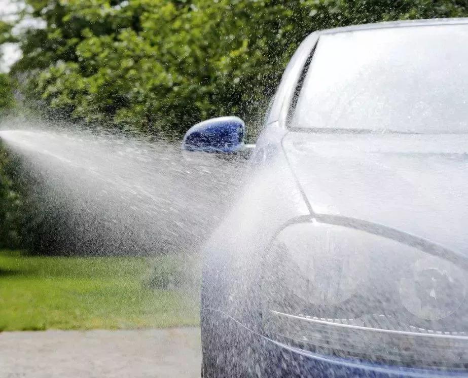 自己洗车也是一件很有成就感的事,洗车自己动手也是一种享受