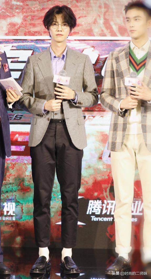 鹿晗帅气制服,鹿晗贵气照片