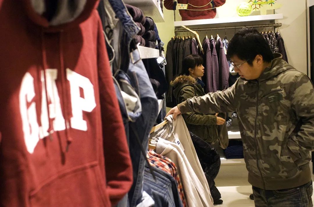 美国低端服装品牌gap,美国服装巨头gap到底多少亿美元