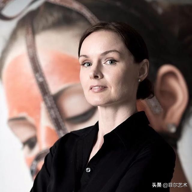 美女画家画美女，怎么看怎么美，看着她的画呼吸都要停滞了