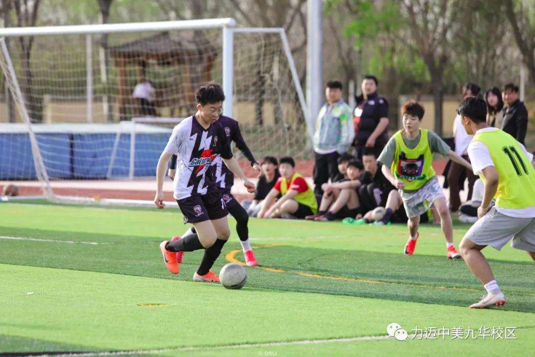 绿茵梦想骄阳下的热血足球赛上演,青春飞扬激情篮球赛