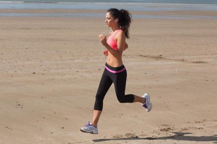 跑步锻炼多长时间能跑马拉松,关注这6点养成正确的跑步姿势