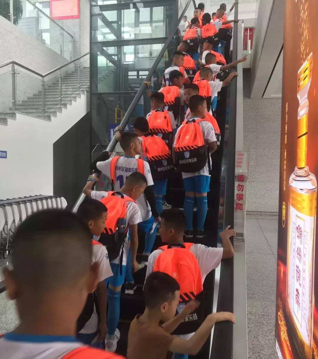 青岛足球小将表演,足球小将夺冠完整视频