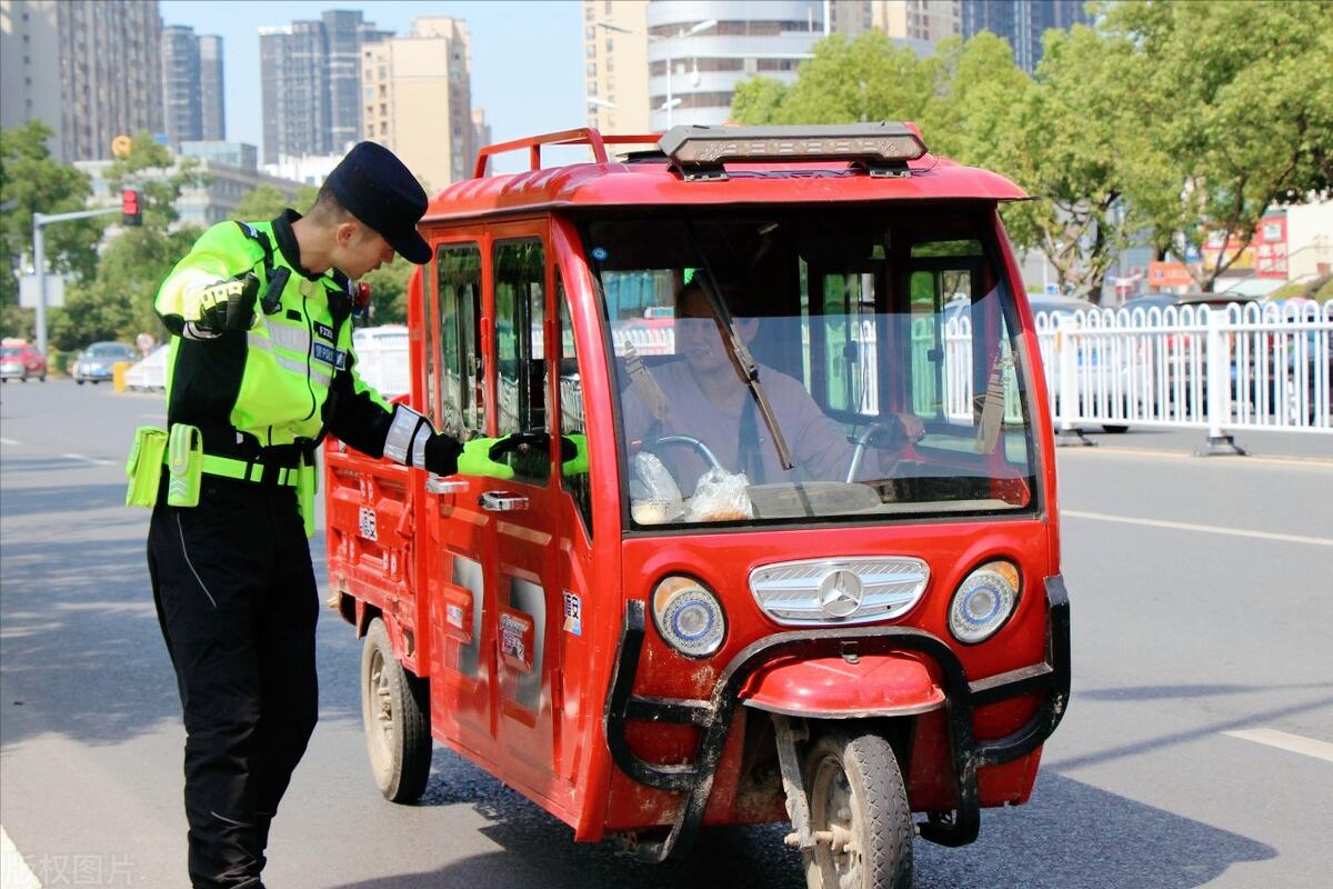 最新款全封闭续航600公里三轮车,新能源封闭式电动三轮车报价