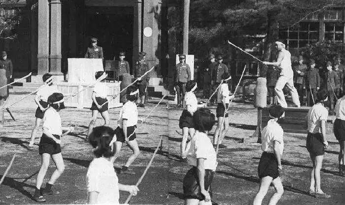 战火中的日本人有多惨？小学生都要当苦力