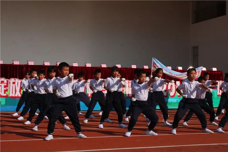 越秀｜太燃！铁一小学的这个体育节活力满满、欢乐满满，还科技感爆棚