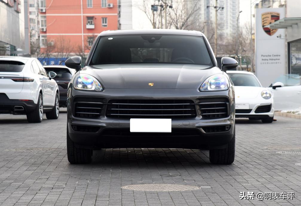 想买豪华SUV？保时捷Cayenne也不错，配3.0T+V6引擎，还带四驱