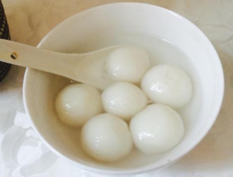 开水放汤圆还是冷水放汤圆,煮汤圆应该冷水下锅还是热水下锅