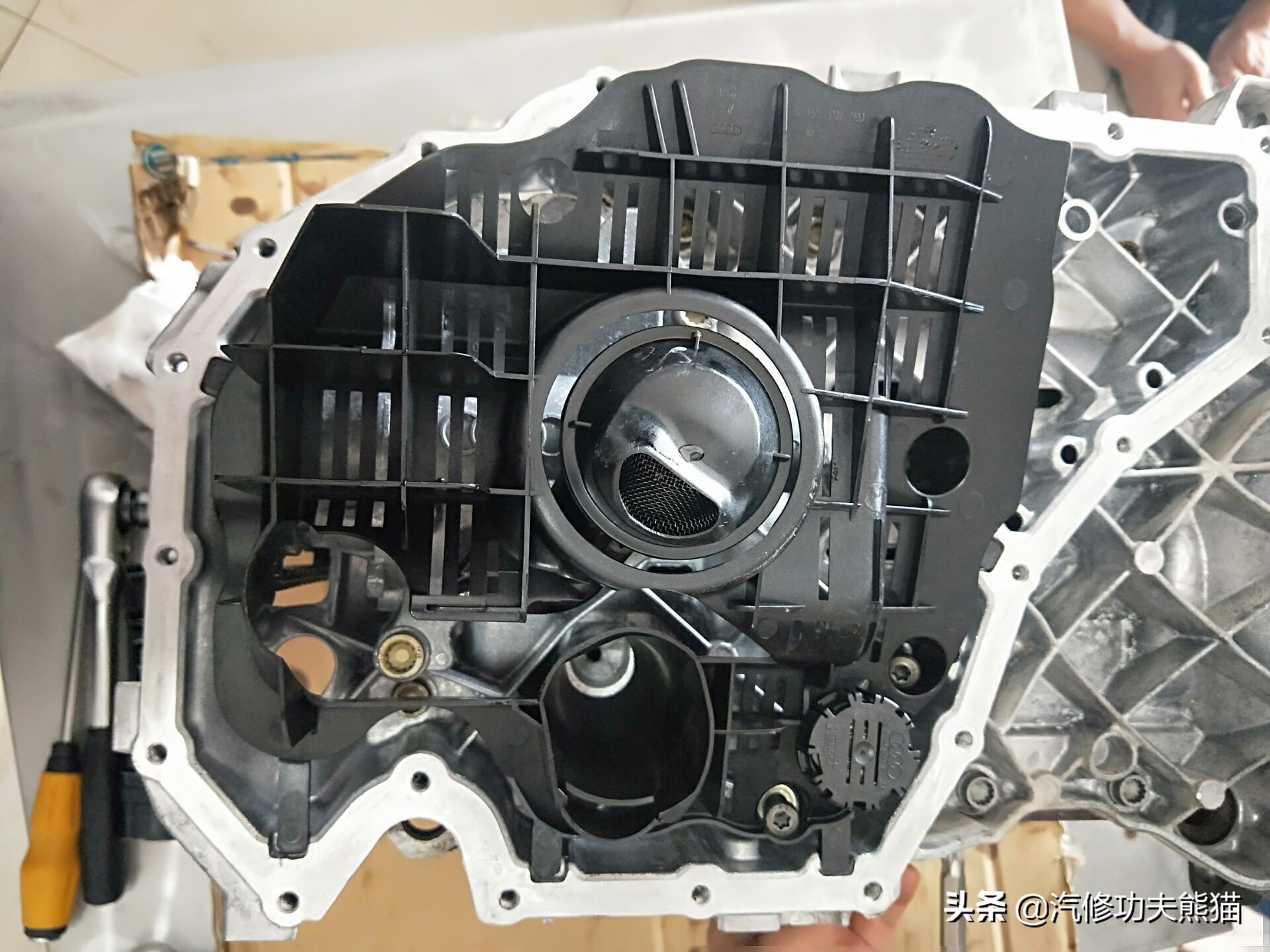 07年奥迪a6轻微烧机油怎么解决,奥迪2007款a6烧机油的原因