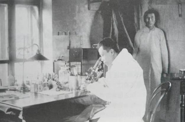 回光返照中粉碎战五渣标签！百年前满清粉碎超级瘟疫发明特殊神器