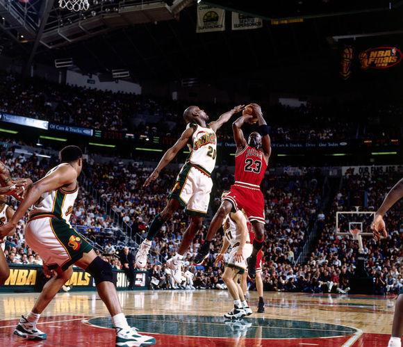 96公牛是乔丹强还是球队强,96年公牛是最强公牛吗