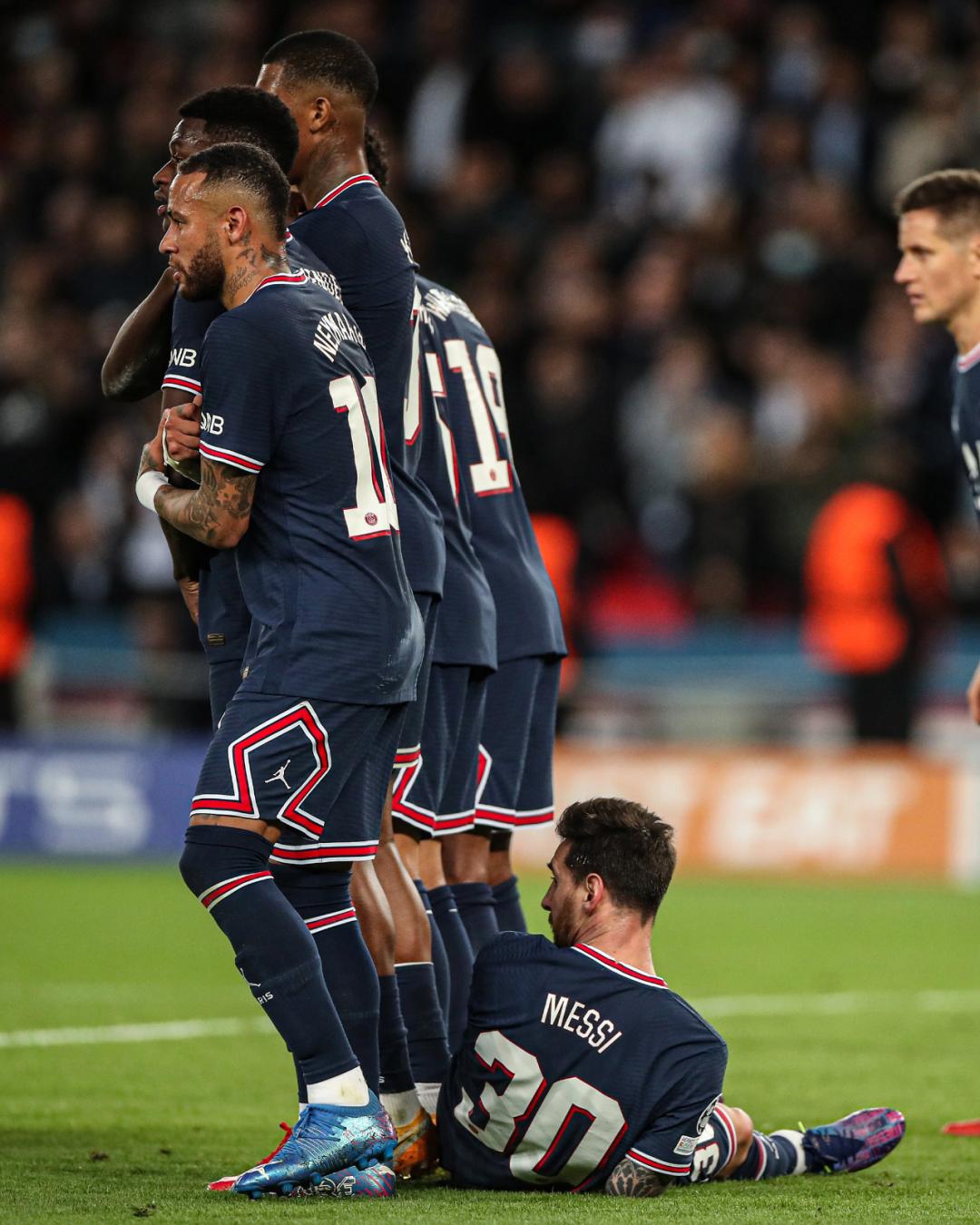 逗妹吐槽：梅西的巴黎首粒进球，送给了自己的老师