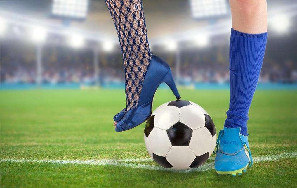怎么学踢球的各种技巧,足球教程十个实用的踢球技巧