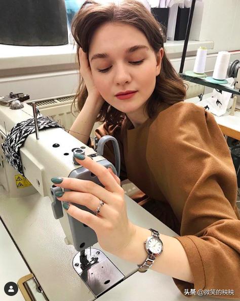 个子小+头大，学她这样扬长避短、玩转优雅，照样迷人