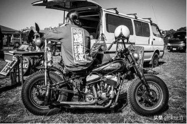 如何用小小的配饰搭配出百变风格 (小众配饰搭配方法)