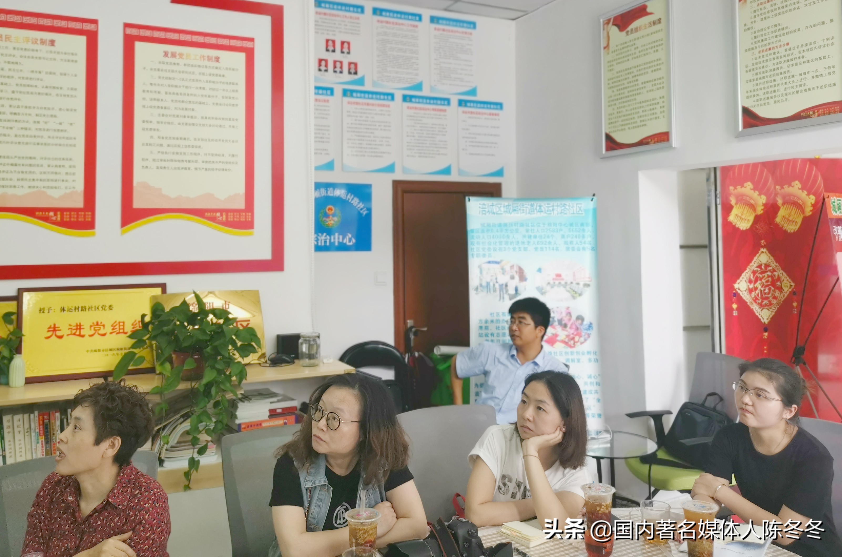 城厢街道体运村路社区开展摄影与新闻稿件编写培训活动