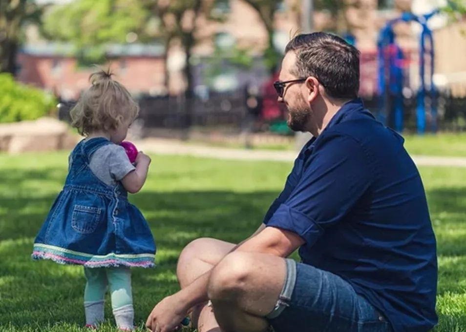 育儿过程中你对孩子最深的痛,育儿其实是陪着孩子成长的过程