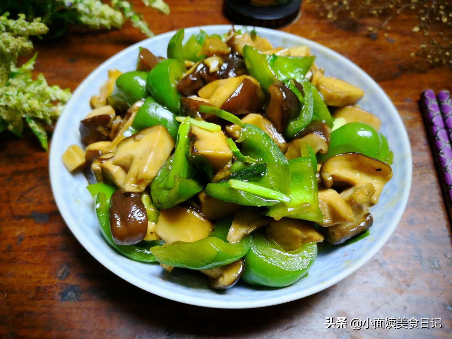 这三样一起炒实在太鲜美,这道菜懒人必备随便一炒都很好吃