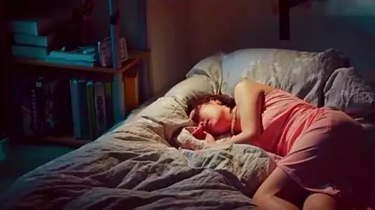 酒吧里最受欢迎的“深水*弹炸**”，只有今晚不回家的妞敢碰...