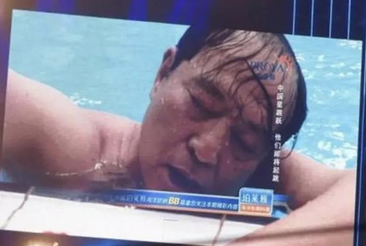 牛群辞官现场,牛群卸任县长后和冯巩合作过没有