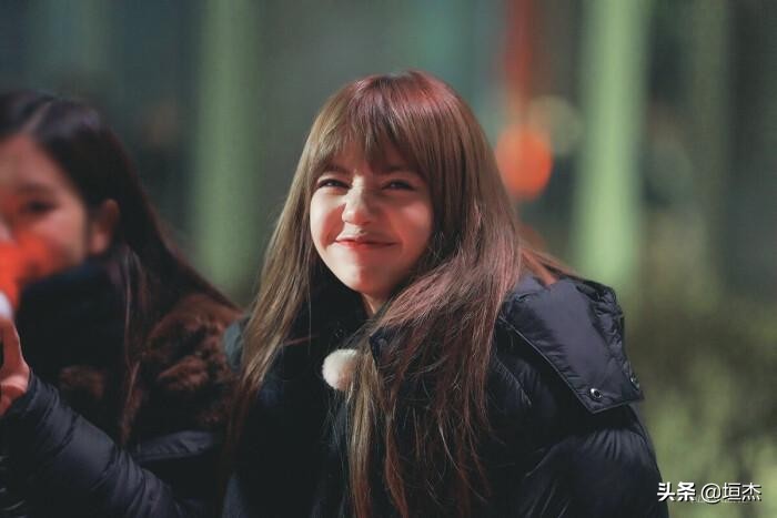 lisa可爱到爆炸的爸爸,lisa为大白爸爸庆生