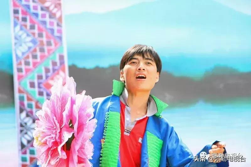 弥勒夜间直播,弥勒户外直播现场