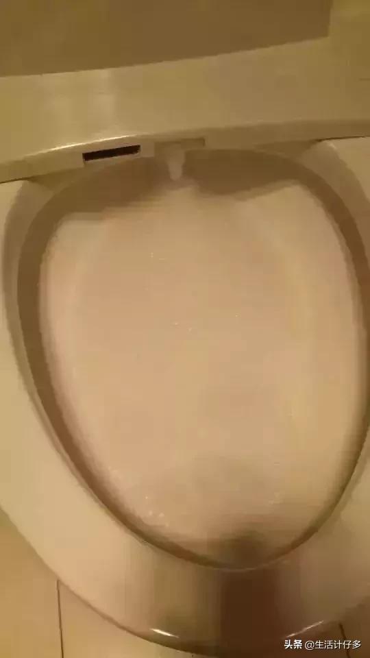 上厕所时会犯的3个错误！你是这样的吗？