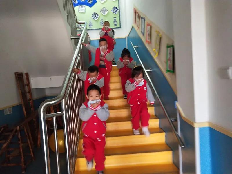 关于119消防的演练视频,119消防宣传日逃生视频