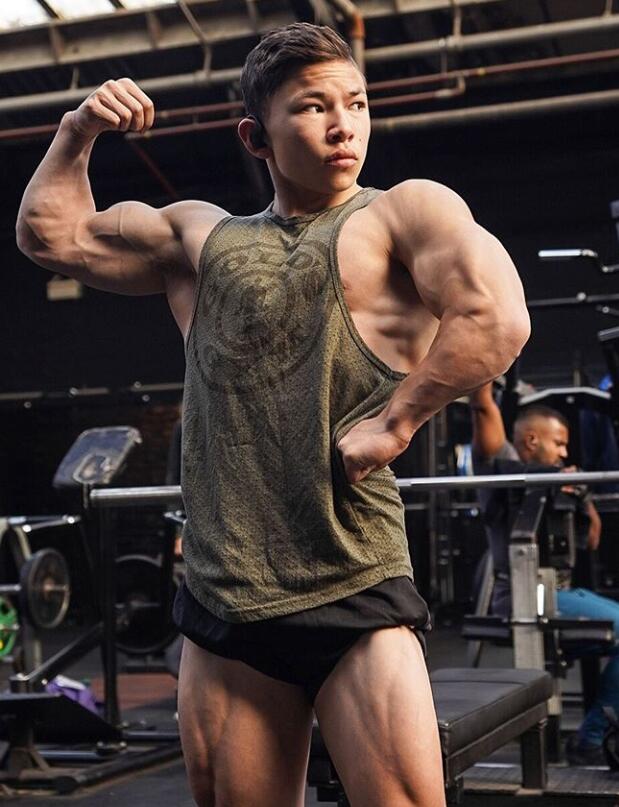 17岁男孩体重290斤,17岁男孩腿部推举