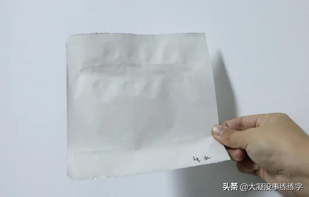 写完毛笔字的宣纸皱巴巴,写书法为什么纸会皱