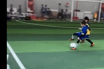 中国神童惊艳世界惊呆外国人,6岁足球神童震惊世界