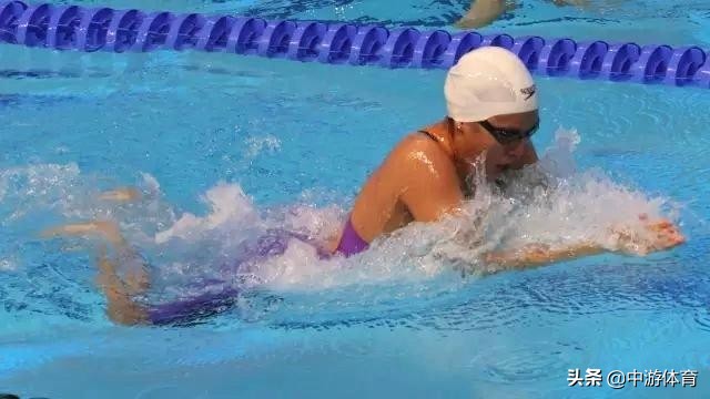 新手学蛙泳老是沉怎么办,蛙泳时为什么换气后沉得很深