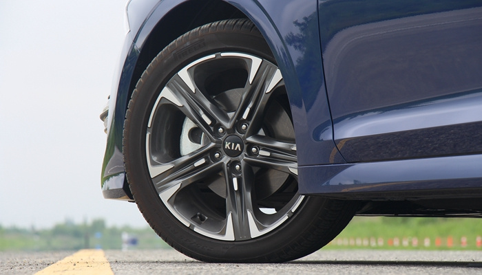 起亚k52021款焕新版最低价,起亚新k5亮相重回b级车颜值巅峰