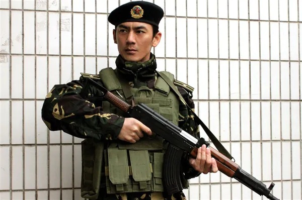 铁血硬汉任天野完整视频,任天野硬汉电影