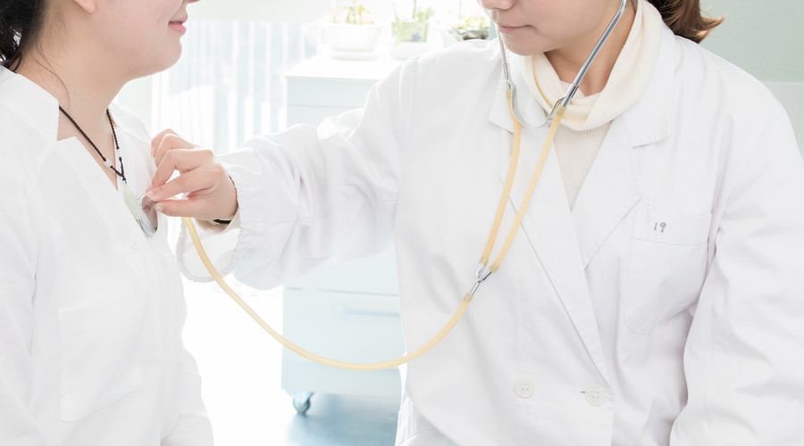乳腺有囊肿能胸部按摩吗,乳腺囊肿可以吃啥药消除