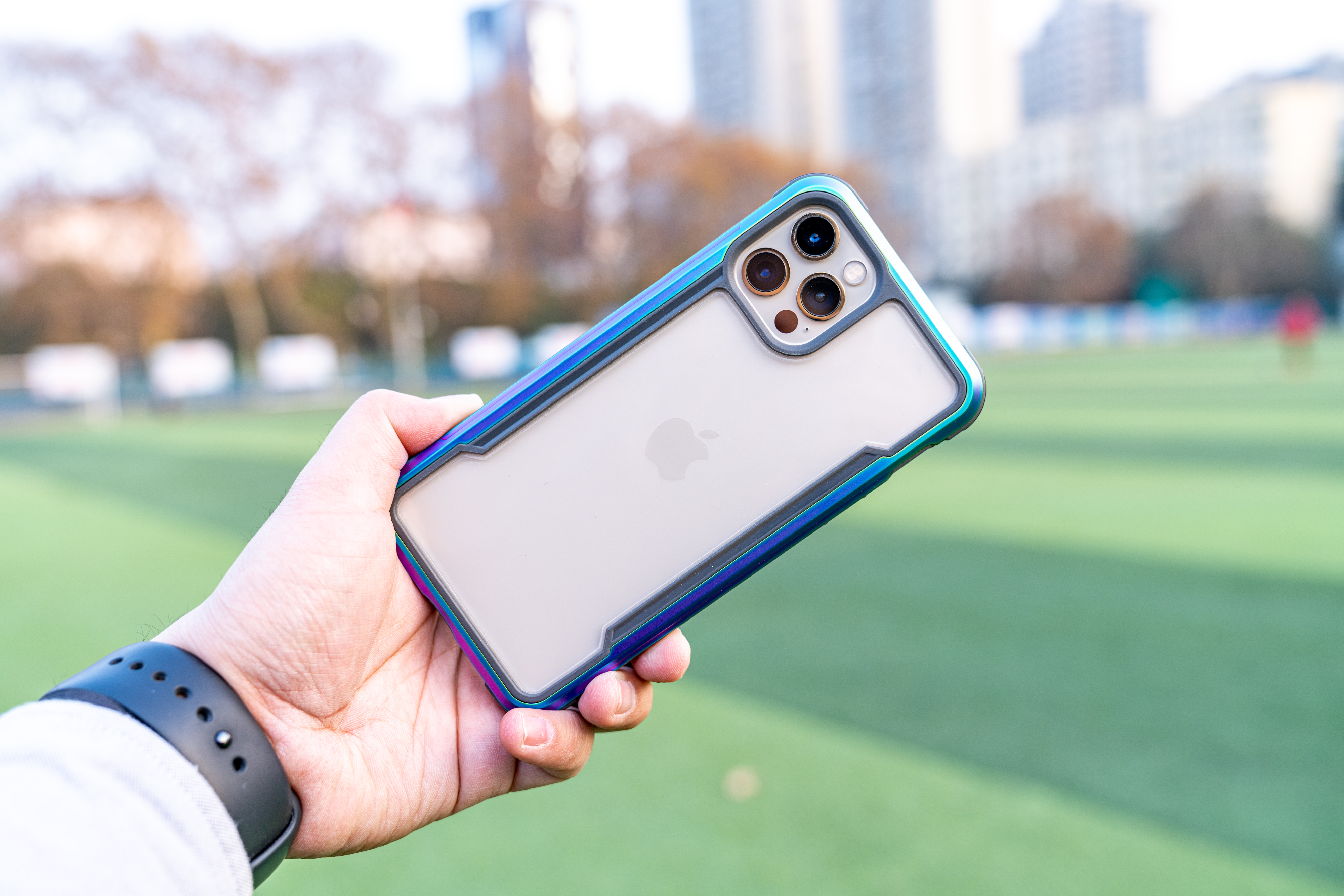 能让AppleCare+都赚不到钱的Defense决色小彩壳到底有多能摔？