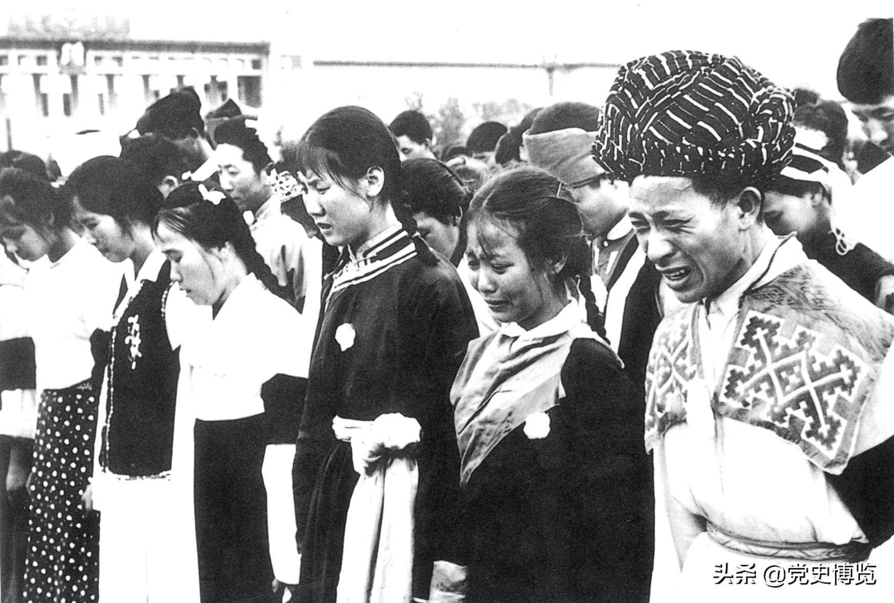 巨星陨落，思念成河：1976年，周恩来、*德朱**、毛*东泽**相继死