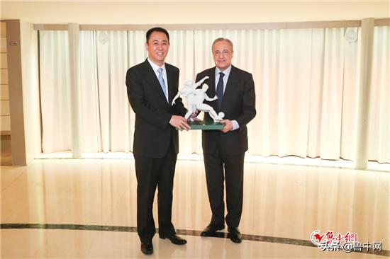 许家印直飞武里南视频,许家印现身马德里助威恒大杯