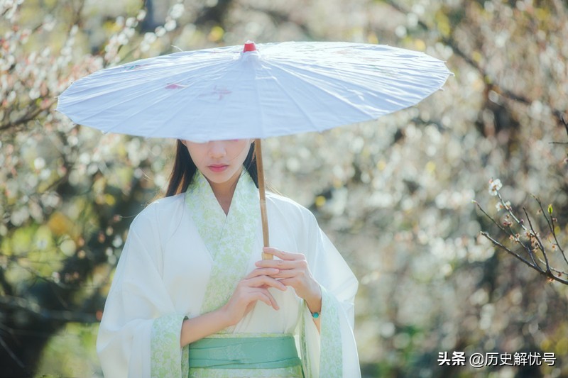 一树梨花压海棠是不是苏轼写的,一树梨花压海棠是苏轼的诗吗