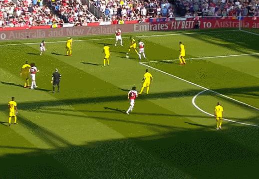 曼联球探报告：把英超边锋们防到怀疑人生，万比萨卡到底有多强？