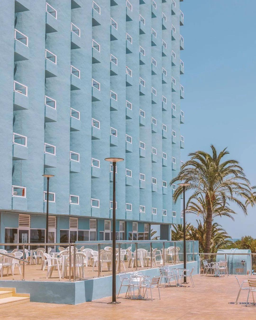 美到犯规的春装,2022春夏潘通发布流行色