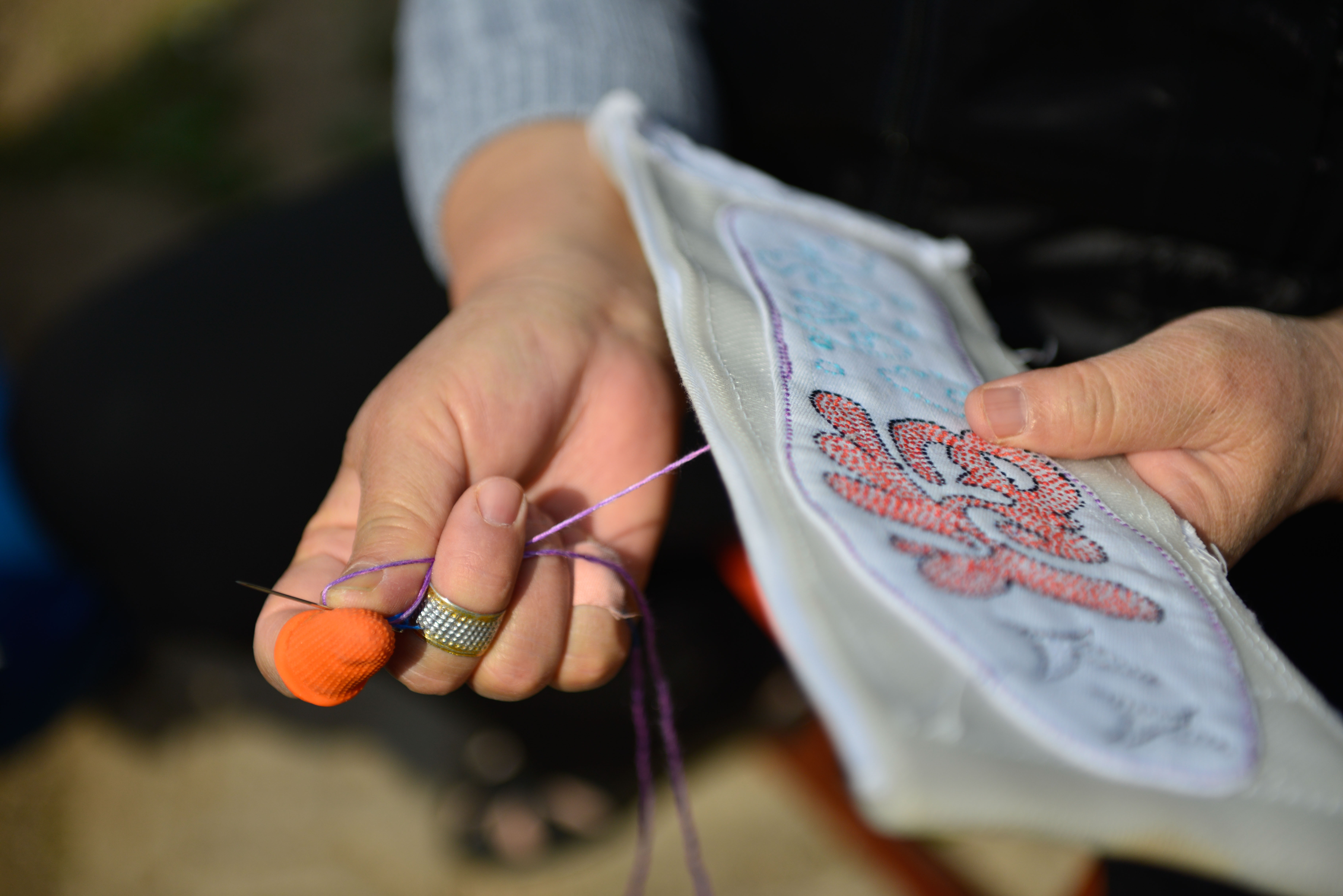 独一无二的手工绣鞋垫,手工刺绣鞋垫全部过程