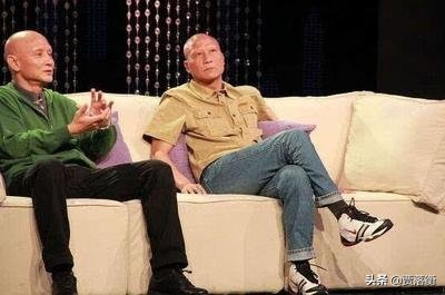 娶初恋女友，因拍戏谢顶，演半辈子反派，61岁的杜玉明怎么样了？