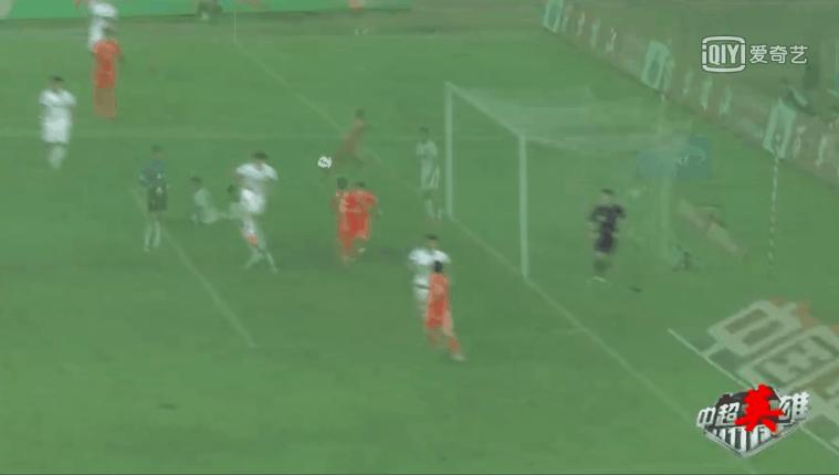 恒大球员又创国足历史，但上海名记却不恭维：你能进为何伊沃不能