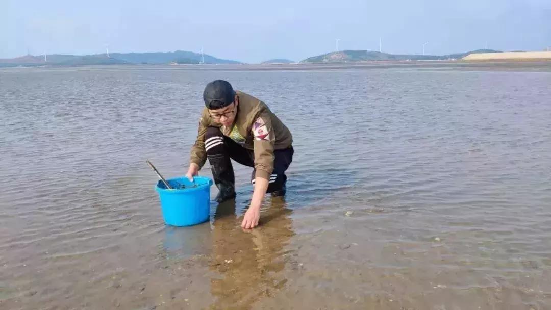 威海大叔赶海视频博主,山东威海网红赶海