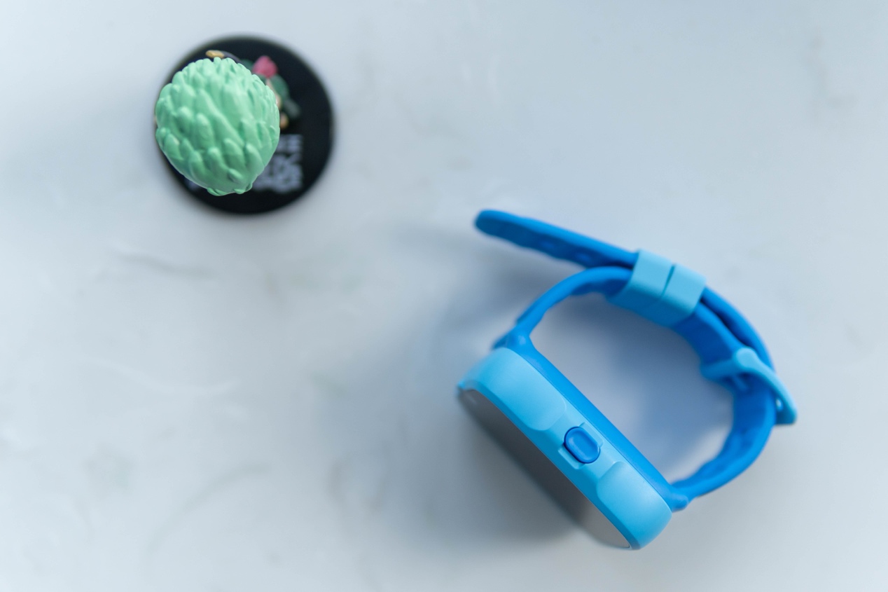 不在孩子身旁也守护安全，糖猫A10儿童电话手表，宝贝家长都喜欢