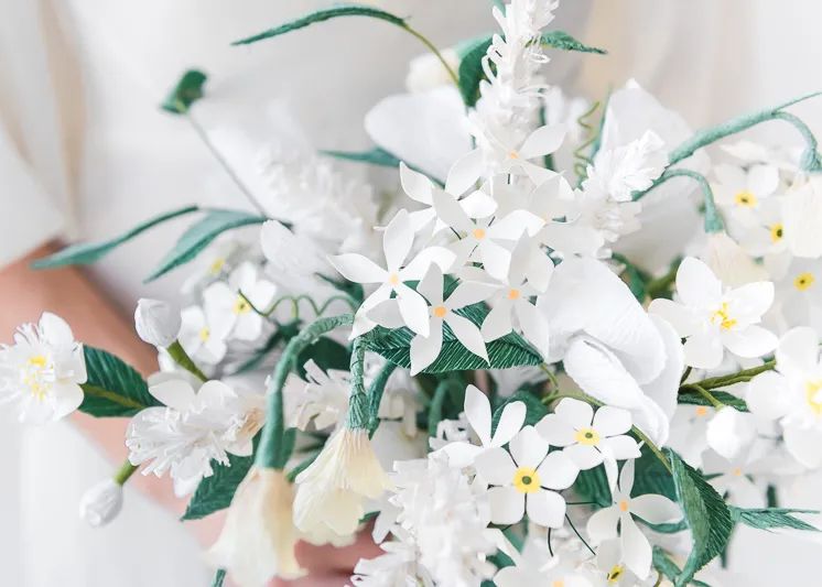 皱纹纸diy手工花朵,手工制作皱纹纸立体花